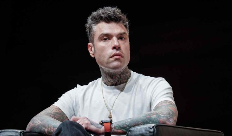 Perché Fedez ha lasciato l'italia