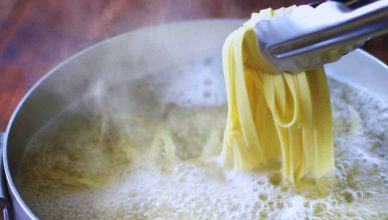 i tanti usi dell'acqua della pasta