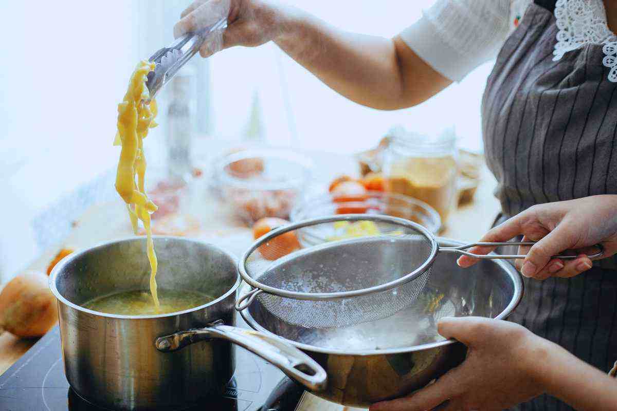 modi di riciclare l'acqua della pasta