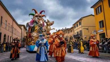 Carnevale sotto la pioggia e la neve: la primavera si prepara a interrompere l'inverno nel weekend