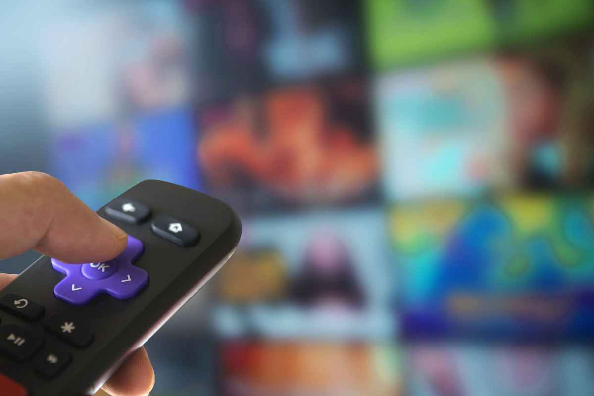 Vecchia tv? Con meno di 10 euro la trasformi in una di ultima generazione con il telecomando